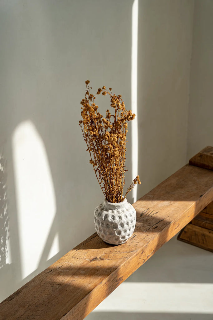 betónová váza, biela váza, váza na sušené kvety, boho váza, bytové dekorácie, doplnky, bytové doplnky, doplnky do domu, doplnky do bytu, boho bytové dekorácie, bazar bizar doplnky
