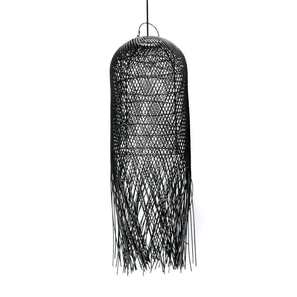 čierna lampa, čierne svietidlo, čierne tienidlo na lampu, ratanová lampa na zavesenie