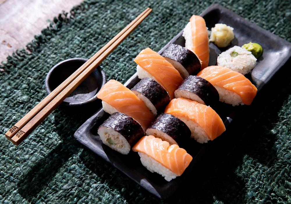 tanier na servírovanie, servírovací tanier, servírovací podnos, podnos na sushi, tanier na sushi