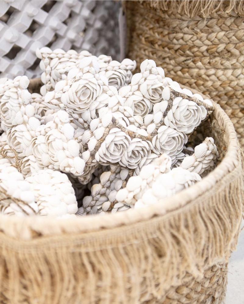 dekorácia na zavesenie, dekorácia na stenu, kríž na zavesenie, biely kríž, kríž na stenu, kríž z mušlí, boho dekorácia, bohémske dekorácie do bytu